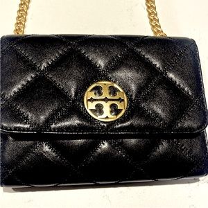 Tory Burch Quilted Leather Crossbody 
Gold Chain Strap 
Gold Tory Burch logo